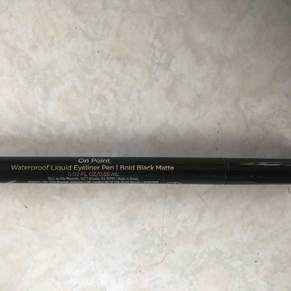 On point PUR waterproof liquid eyeliner pen. Bold black matte. - Picture 3 of 5